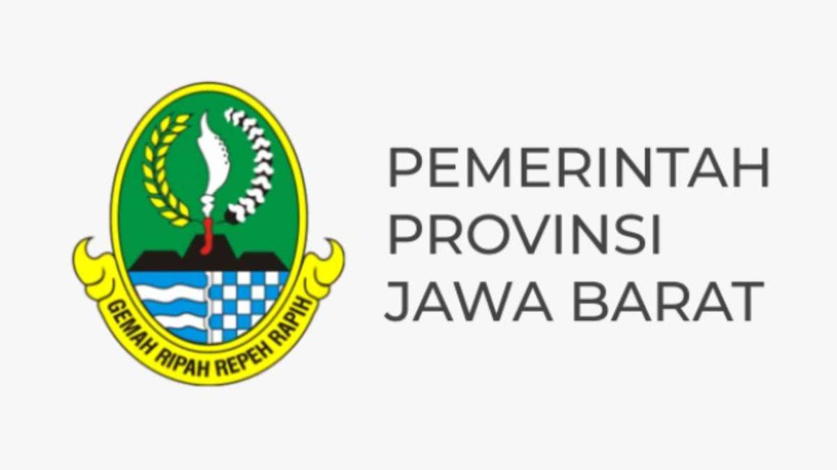 Dedi Mulyadi menyerahkan bantuan Rp4 miliar kepada masyarakat terdampak gempa bumi di Nusa Tenggara Timur untuk pemulihan rumah warga.