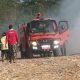 Petugas gabungan memadamkan kebakaran yang melanda Tempat Pembuangan Akhir (TPA) Desa Ciniru, Kecamatan Jalaksana, Kabupaten Kuningan.
