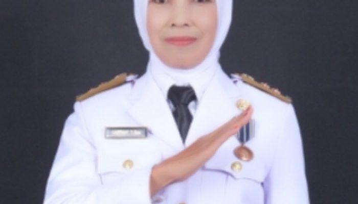 Sastiah, S.Sos, Lurah Cipari Cigugur Kuningan, Tegaskan Komitmen Melayani Masyarakat