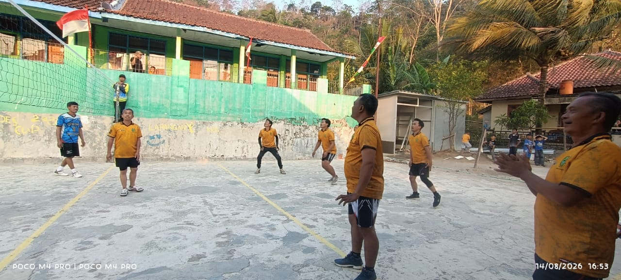 Turnamen Bola Voli Antar-RT Desa Citundun Meriahkan HUT RI ke-81