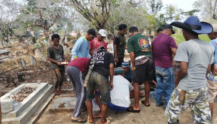 YPMK Pelopori Gerakan Bersih-Bersih Makam Gede atau Makam Opyak di Desa Ciporang, Wujud Kepedulian Sosial dan Pelestarian Lingkungan
