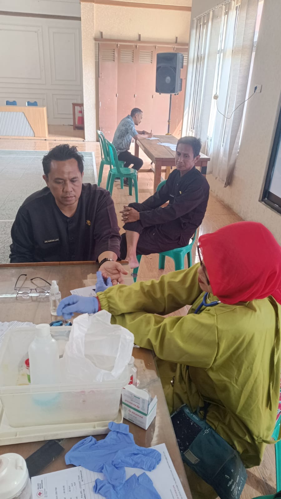 Warga Desa Cilimus mengikuti kegiatan donor darah rutin sebagai bentuk kepedulian sosial dan aksi kemanusiaan di Kabupaten Kuningan.