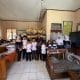 SPPG Dapur Sehat Bandorasawetan 1 memberikan santunan kepada anak yatim piatu di Kabupaten Kuningan sebagai bentuk kepedulian sosial