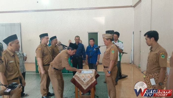 H. Mulyadin Sukses Lantik 4 Perangkat Desa Cilimus, Kecamatan Cilimus, Kabupaten Kuningan Berlangsung Penuh Khidmat