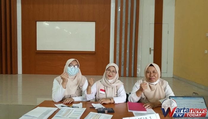 Tiga Srikandi Kader TB Kecamatan Jalaksana Genjot Gerakan Bersih TBC, Warga Desa Sadamantra Ikuti Rontgen Dada dan Cek Kesehatan Gratis