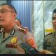 Petugas kepolisian Polres Kuningan memberikan keterangan terkait kasus dugaan pembunuhan ibu kandung di Desa Wanasaraya, Kecamatan Kalimanggis.