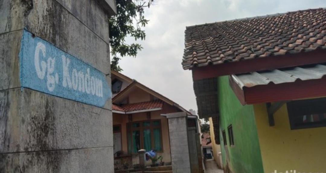 Gang Kondom di Blok Panyindangan Desa Cieurih Kecamatan Maja Kabupaten Majalengka yang memiliki sejarah terkait program Kampung KB.