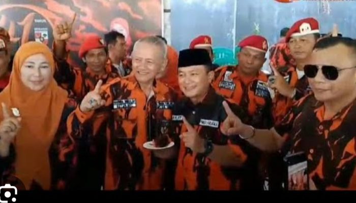 Dr. H. Dian Rahmat Yanuar, M.Si dan Wakil Bupati Kuningan Hj. Amih Tuti Andriani Sampaikan Bela Sungkawa