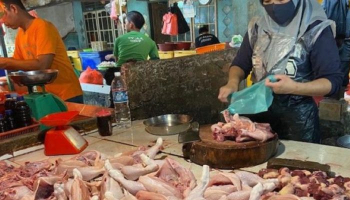 Jelang HUT ke-81 RI, Harga Ayam Potong di Pasar Kuningan Tembus Rp40 Ribu per Kilogram