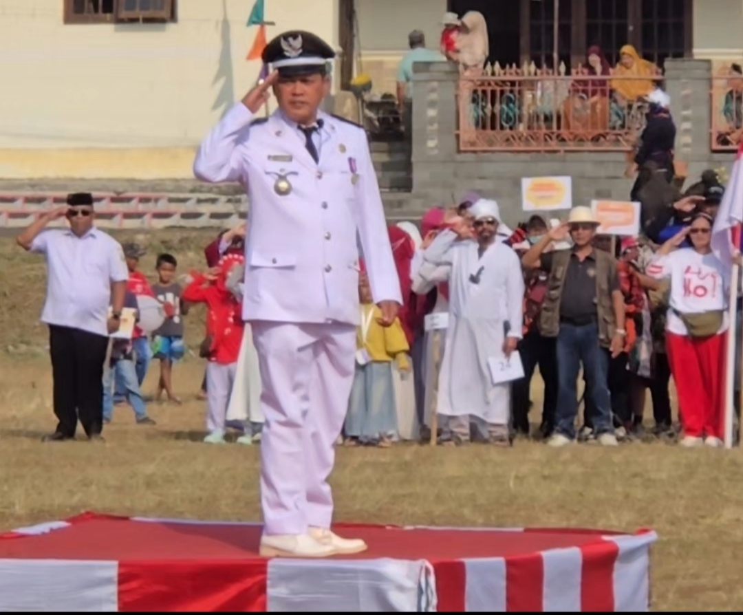 Pemerintah Desa Cilimus mengikuti upacara HUT ke-81 Kemerdekaan Republik Indonesia