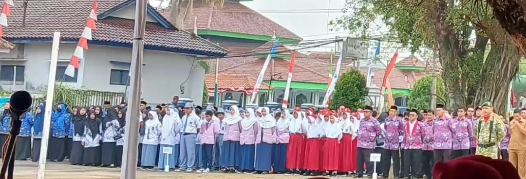 Pengurus dan anggota PPDI Kabupaten Kuningan mengikuti upacara HUT ke-81 Kemerdekaan RI