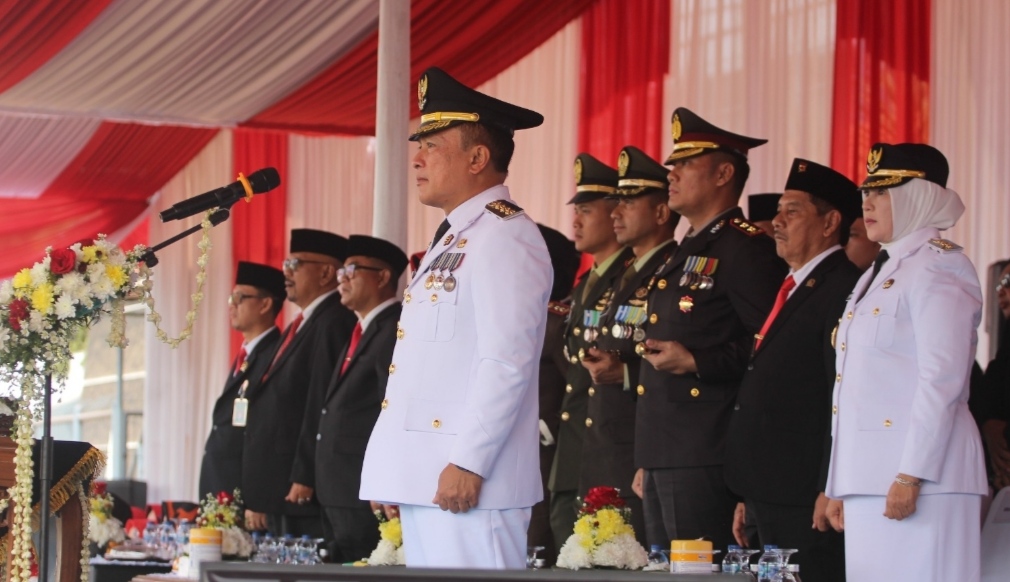 Upacara HUT ke-81 Kemerdekaan Republik Indonesia tingkat Kabupaten Kuningan di Stadion Mashud Wisnusaputra