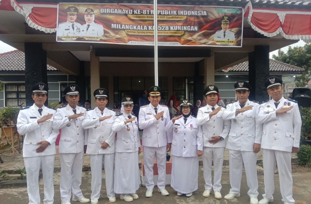 Forkopincam Kadugede mengikuti upacara peringatan HUT ke-81 Kemerdekaan Republik Indonesia dengan penuh khidmat