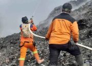 Hari ke-9, Tim Gabungan Fokus Padamkan Bara Api di TPSA Ciniru Kecamatan Jalaksana  Kuningan 