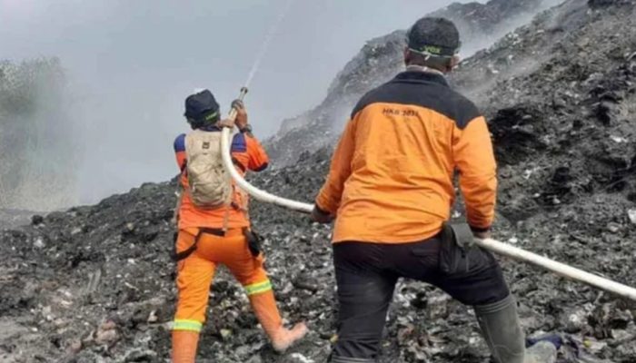 Hari ke-9, Tim Gabungan Fokus Padamkan Bara Api di TPSA Ciniru Kecamatan Jalaksana  Kuningan 