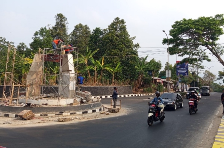 Tugu Kuda dan tulisan Kuningan Melesat di kawasan menuju KIC Pemda Kuningan