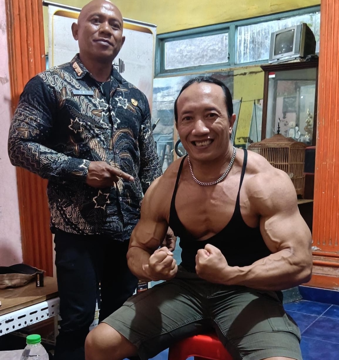 Kabid Keolahragaan Disporapar Kuningan menekuni olahraga binaraga untuk menjaga kebugaran tubuh