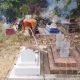 Warga Desa Gunungsari Kecamatan Cimahi mengikuti kegiatan GEMASAUMIMA untuk membersihkan dan merawat lingkungan makam di Kabupaten Kuningan.