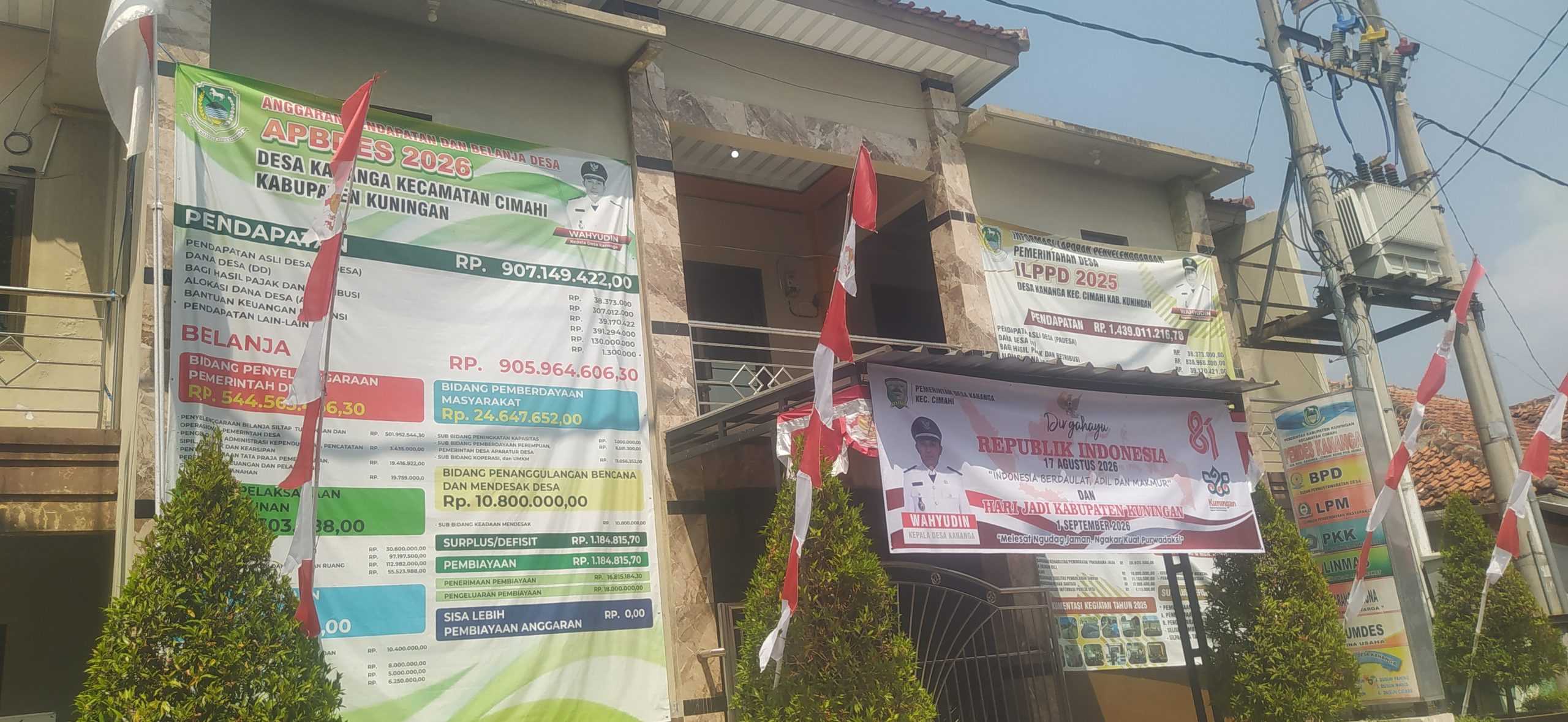 Masyarakat dan Pemerintah Desa Kananga Kecamatan Cimahi Kabupaten Kuningan bersinergi dalam pembangunan desa melalui semangat gotong royong dan partisipasi warga.