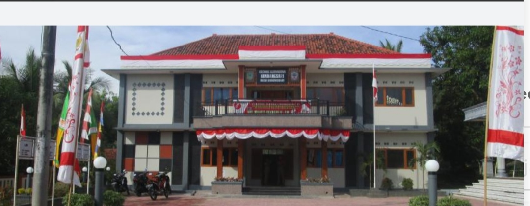 Aparatur Pemerintah Desa Gunungsari Kecamatan Cimahi Kabupaten Kuningan memberikan pelayanan administrasi dan informasi kepada masyarakat secara cepat, ramah, dan profesional.