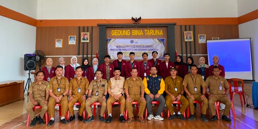 Kepala Desa Tangkolo Yoyo Sunaryo bersama masyarakat memperingati Maulid Nabi Muhammad SAW 1448 H