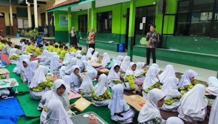 Kepala MI PUI Kuningan  Komitmen Cetak Generasi Unggul, Cerdas, dan Bertakwa
