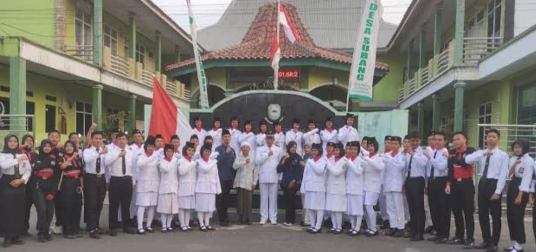 Pemdes Subang Kuningan bersama masyarakat menyemarakkan HUT RI ke-81 dengan semangat gotong royong