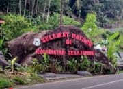 Batu Hitam bertuliskan Selamat datang di wilayah Kecamatan Salajambe Jadi Penanda Indentitas Wilayah .