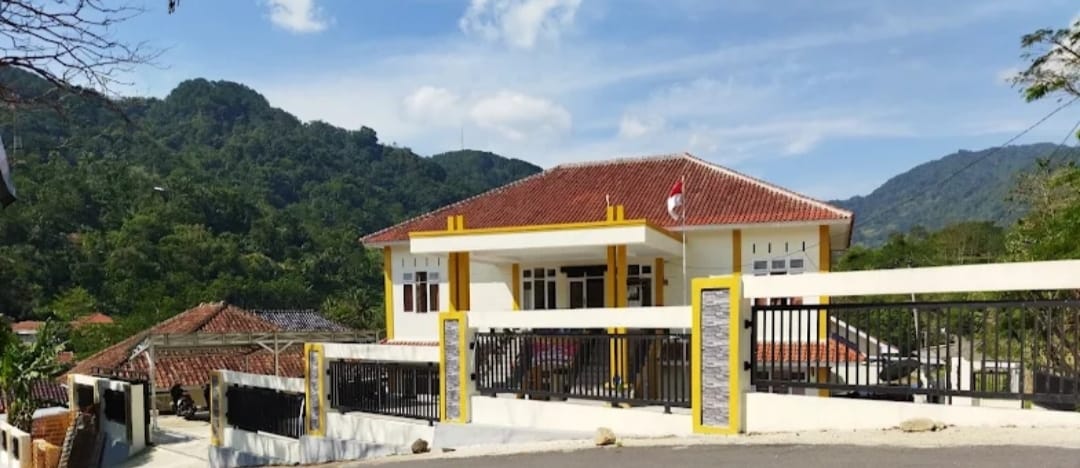 Pemerintah Kecamatan Cilebak menyambut HUT Kabupaten Kuningan ke-528 dengan semangat kebersamaan dan gotong royong masyarakat