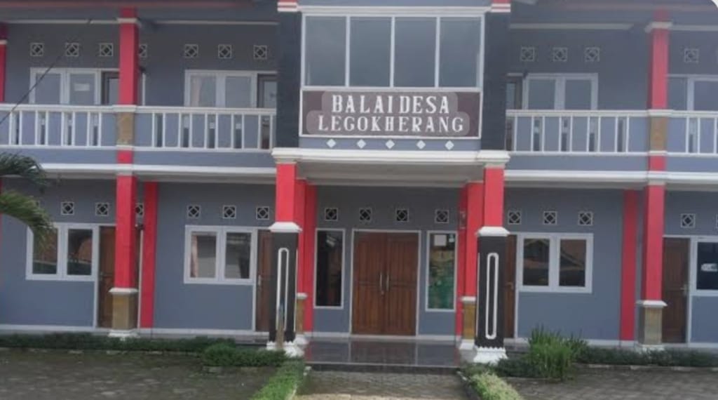Warga dan Pemerintah Desa Legokherang bergotong royong mendukung pembangunan desa partisipatif di Kecamatan Cilebak Kabupaten Kuningan.