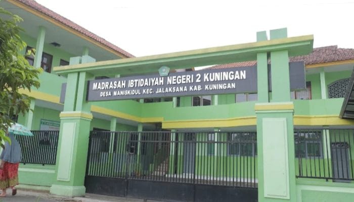 Syaeful Karim Amrulloh, M.Pd.I., Nahkodai MIN 2 Kuningan Cetak Siswa Unggul