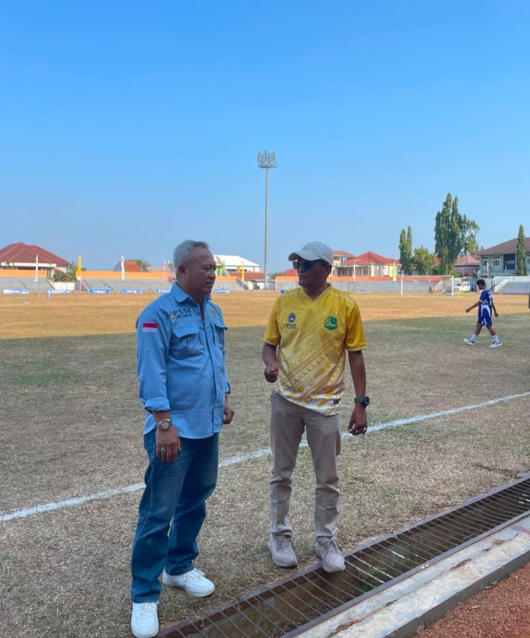 Pengurus PSSI Kabupaten Kuningan bersama insan olahraga menunjukkan komitmen memperkuat pembinaan sepak bola dan pengembangan atlet daerah.