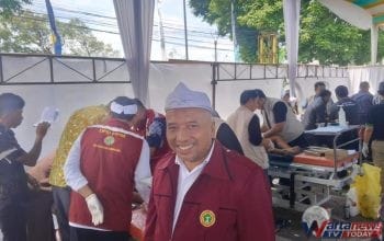 Peserta khitanan massal mengikuti kegiatan sosial Hari Jadi ke-528 Kabupaten Kuningan di RSUD Linggajati Kuningan.