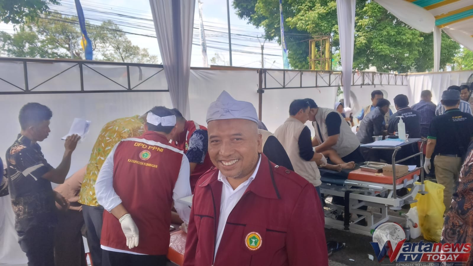 Peserta khitanan massal mengikuti kegiatan sosial Hari Jadi ke-528 Kabupaten Kuningan di RSUD Linggajati Kuningan.