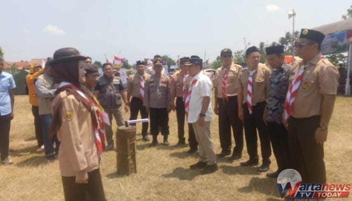 Bupati Kuningan buka secara Resmi Kemah Bhakti Pendidikan Kesetaraan Di Desa Mandalajaya Kec Maleber Kab Kuningan 