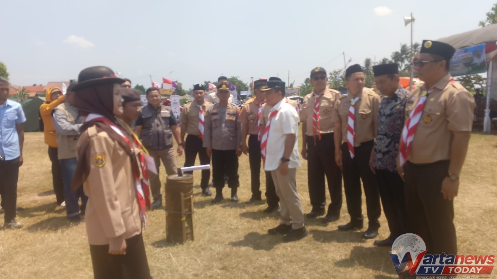 Bupati Kuningan Dian Rachmat Yanuar membuka Kemah Bhakti Pendidikan Kesetaraan di Maleber