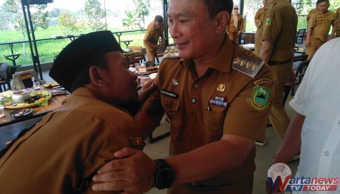 Bupati Kuningan Titip Kondusivitas Desa Tajurbuntu kepada Kasi Kesra Jengot 