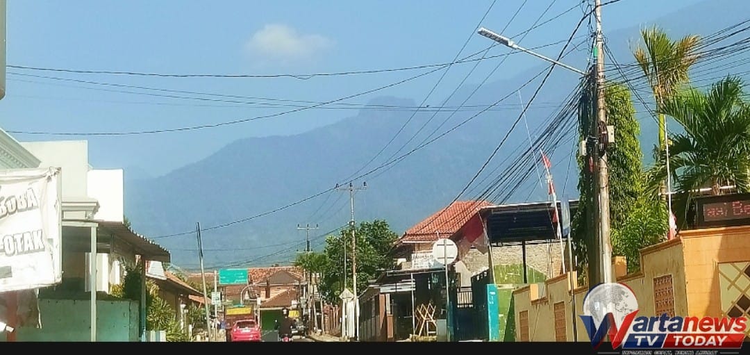 PJU mati di salah satu ruas jalan Kabupaten Kuningan yang menjadi sorotan masyarakat terkait pemeliharaan fasilitas publik.