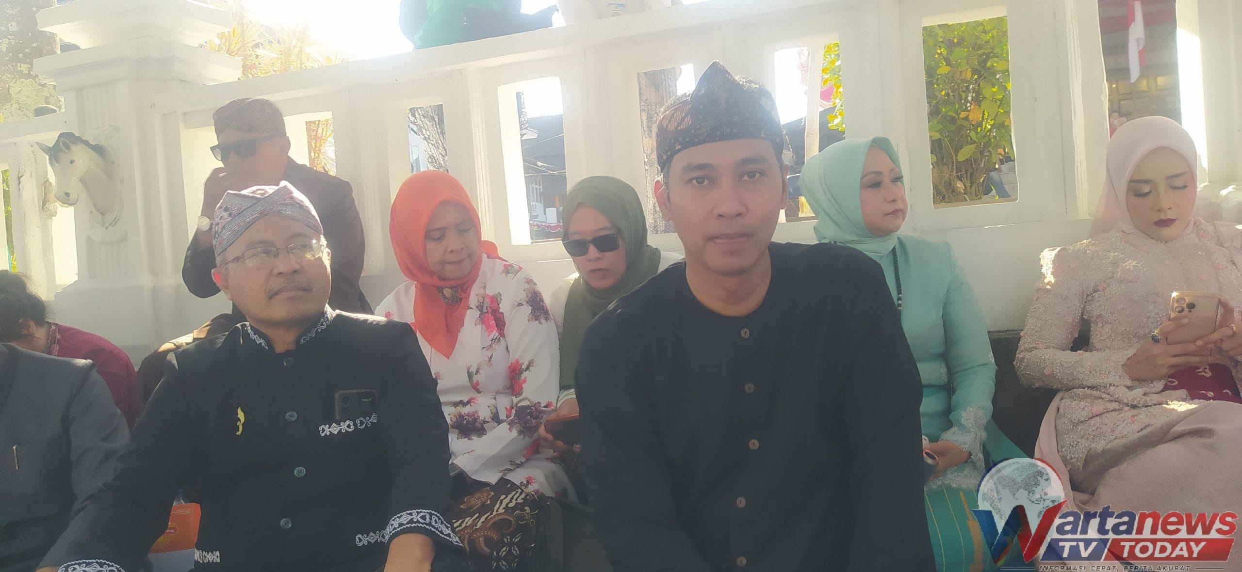 Jonathan Direktur Bank BJB Kuningan menghadiri Seba Sapton dan Babarit Hari Jadi ke-528