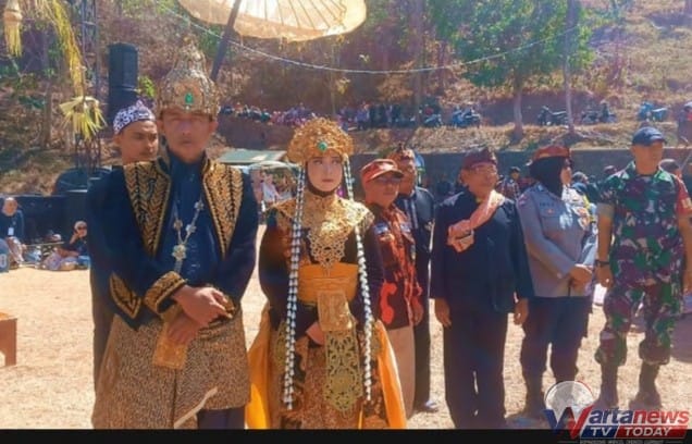 Karnaval warga dalam rangka Milangkala Desa Cipedes ke-474 Kecamatan Ciniru Kabupaten Kuningan