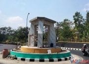Masyarakat Minta Perusak Tugu di Jalan Lingkar Cijoho di tangkap Polisi