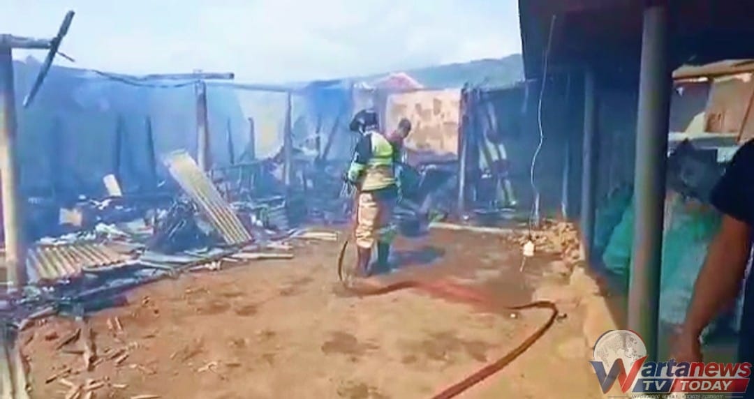 Kebakaran gudang penyimpanan ubi jalar di Desa Sukamukti Kuningan