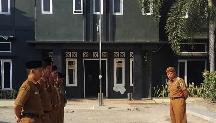 Apel Pagi Jadi Rutinitas, Kepala Desa Cigarugak  Tekankan Kedisiplinan Perangkat dan Tunggakan PBB Warga