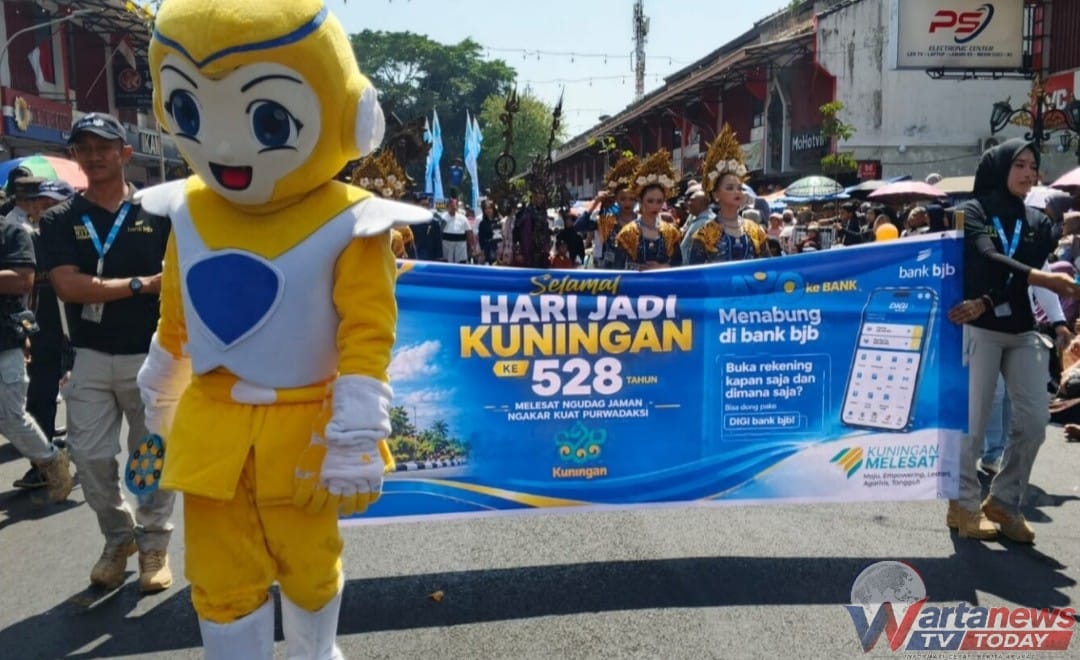 Keluarga besar BJB Cabang Kuningan mengikuti karnaval HUT Kabupaten Kuningan ke-528