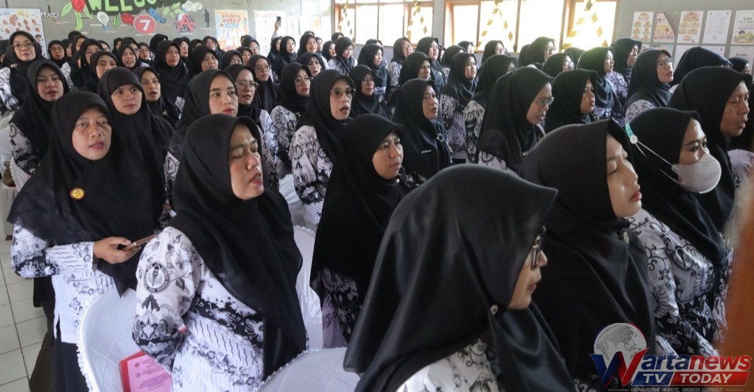 Bupati Kuningan mendorong guru memperkuat kompetensi menghadapi era AI