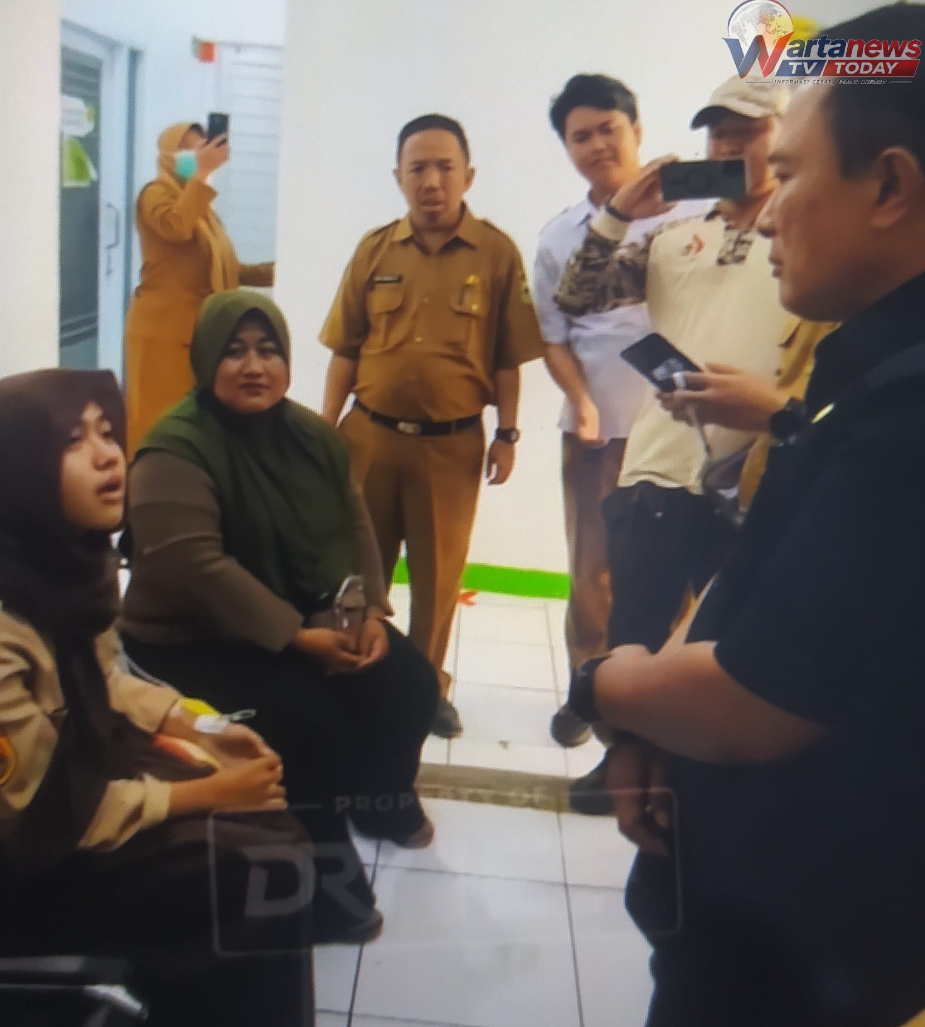 Bupati Kuningan menegaskan evaluasi SPPG usai dugaan keracunan sekitar 30 siswa SMPN 1 Ciwaru
