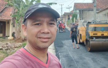 Kuningan Melesat, Camat Darma Monitoring Pekerjaan Hotmix Jalan di Desa Cipasung
