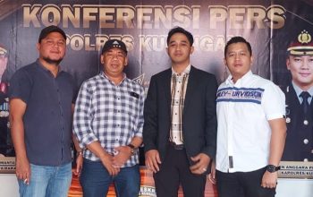 Cheppy memberikan keterangan kepada penyidik Polres Kuningan terkait laporan dugaan pengerusakan fasilitas umum
