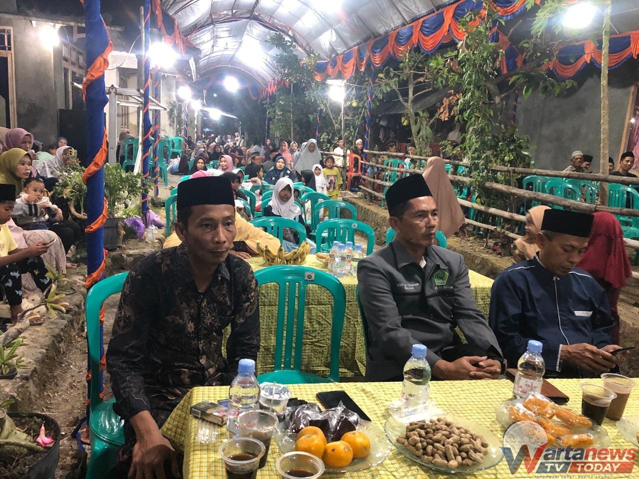 Ratusan warga menghadiri peringatan Maulid Nabi di Mushola Miftahul Jannah Desa Cibeureum Kuningan