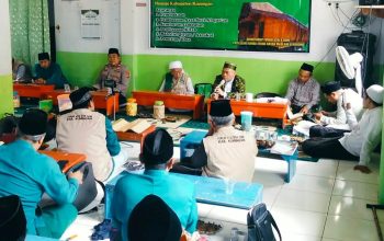 Forum Kyai dan Qori Kabupaten Kuningan menggelar kajian kitab Fathul Qorieb dan Bidayatul Hidayah